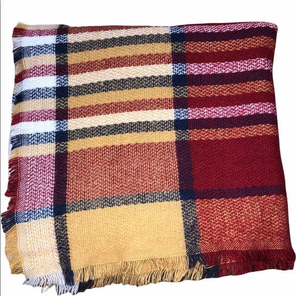 Gorgeous Fall tartan plaid blanket scarf - Picture 3 of 3